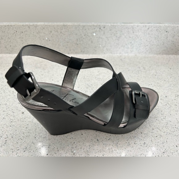 Marc Fisher Gilon Leather Sandal - Picture 5 of 7